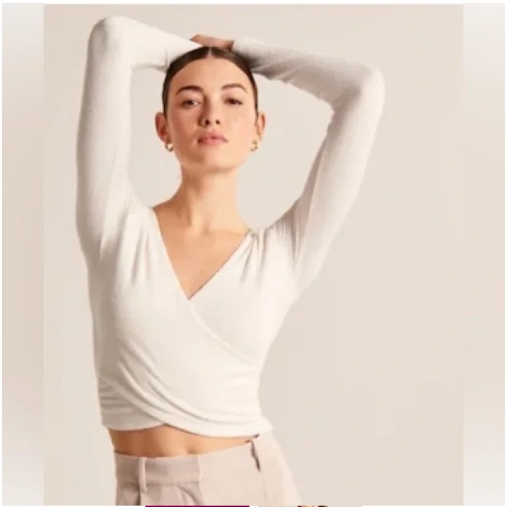 ABERCROMBIE White Soft Cozy Wrap Top